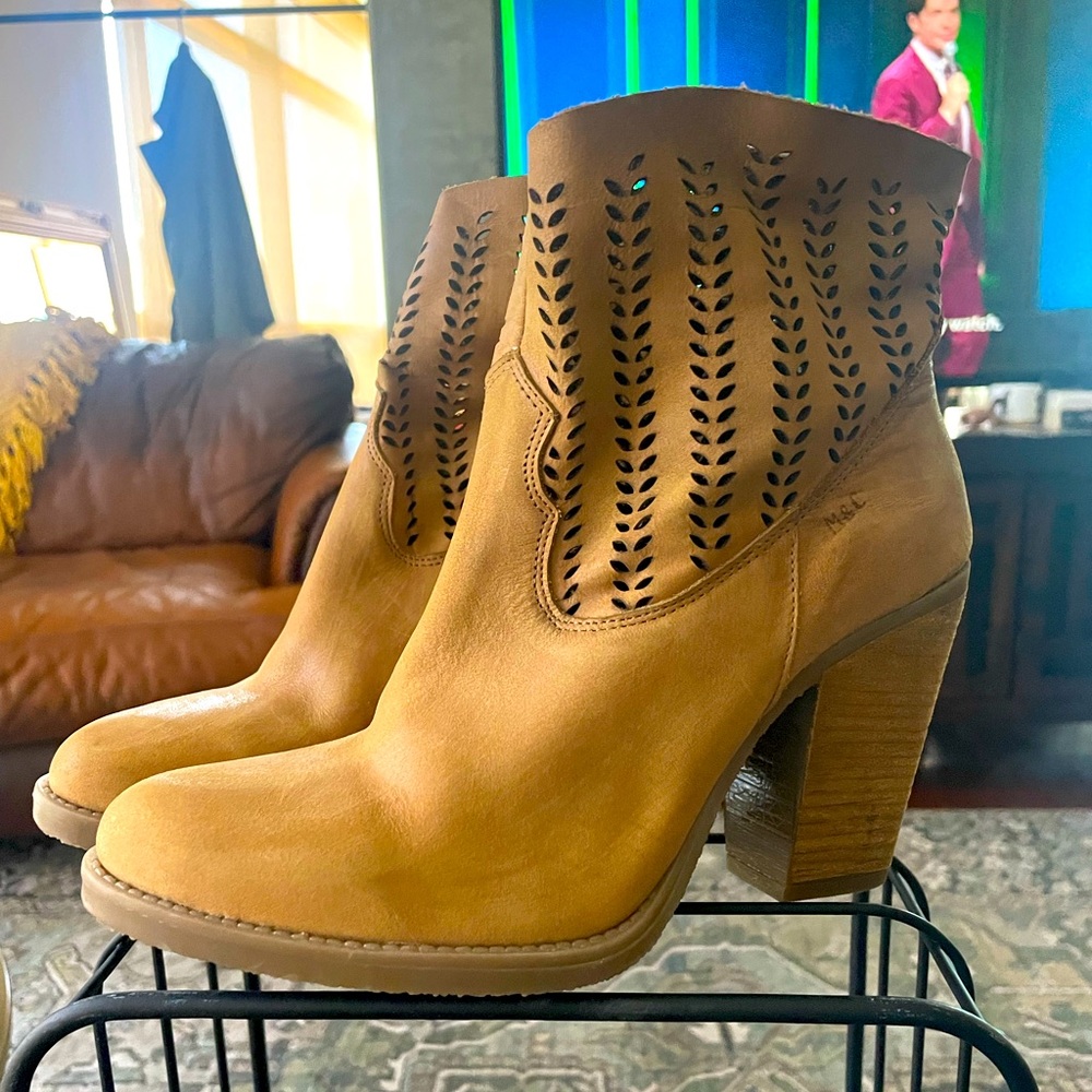 Ankle boots